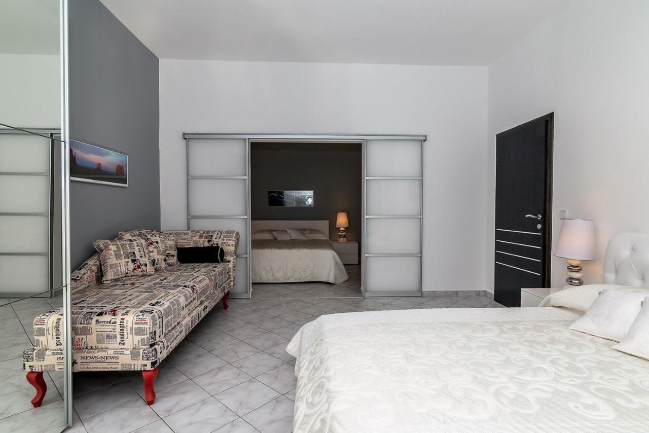 Holiday House Queens With Sea View Selce Exterior photo