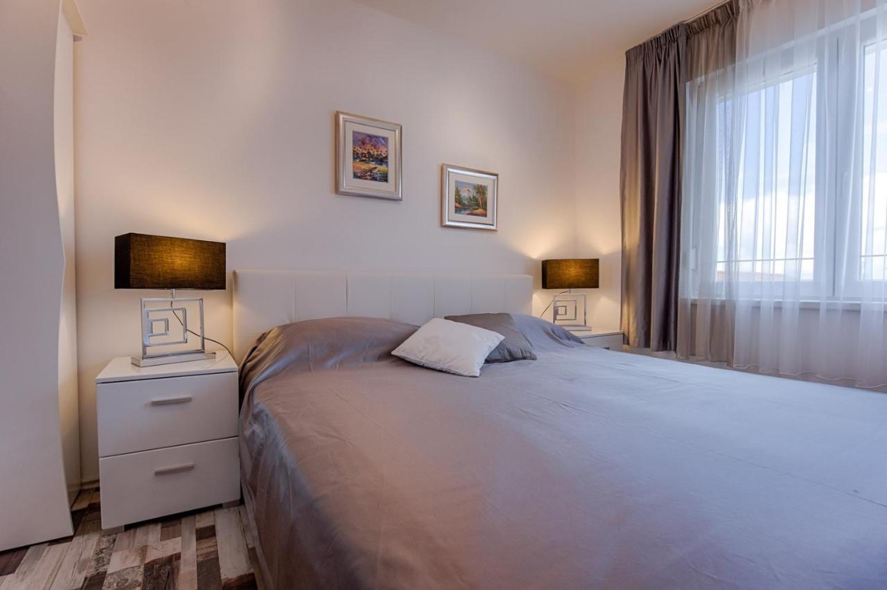 Holiday House Queens With Sea View Selce Exterior photo