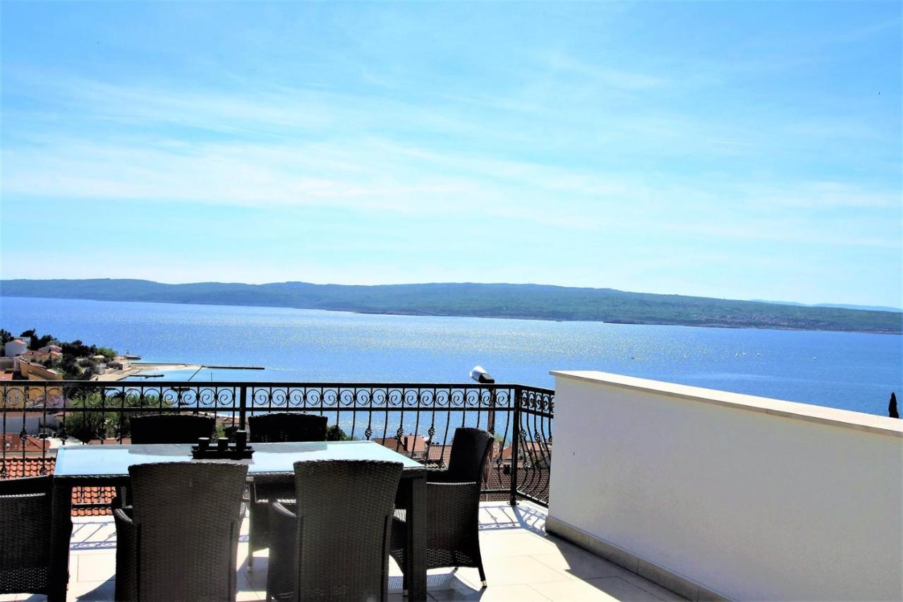 Holiday House Queens With Sea View Selce Exterior photo